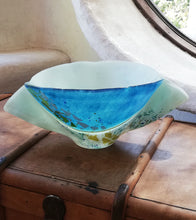 Cargar imagen en el visor de la galería, Large Fountain with Handle Aqua White