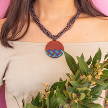 Cargar imagen en el visor de la galería, Calypso Classic Ethinc Round Necklace

